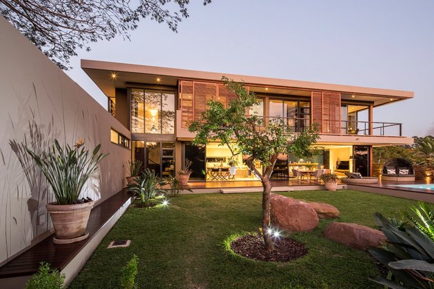 ��ɫ�������