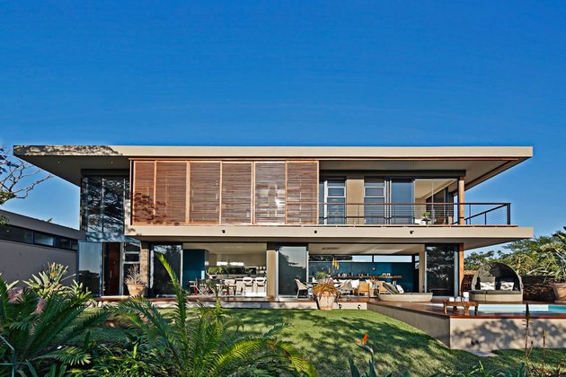 ��ɫ�������